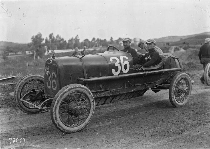 Ugo_Sivocci_in_his_Alfa_Romeo_20-30_ES_at_the_1922_Targa_Florio